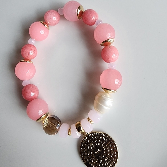 Chic Pink and Gold Beaded Bracelet - Picture 3 of 6